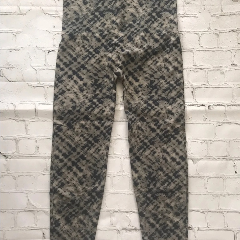 Spanx cropped compression leggings